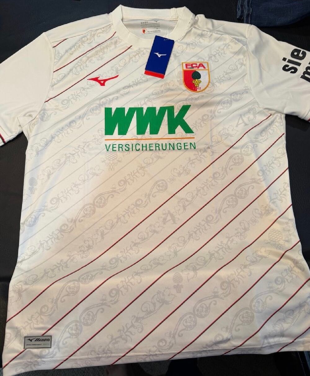 men’s FC Augsburg jersey size Large